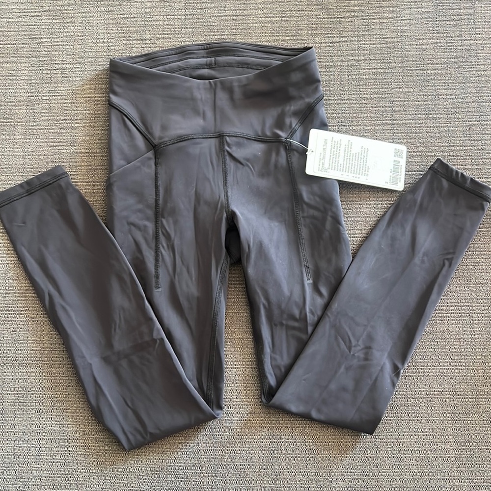 NWT Lululemon size 2 Power Thru HR Tight